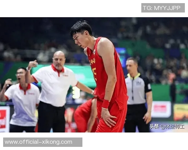 周琦因伤缺席亚洲杯赛场与队友并肩作战全力以赴进行康复训练