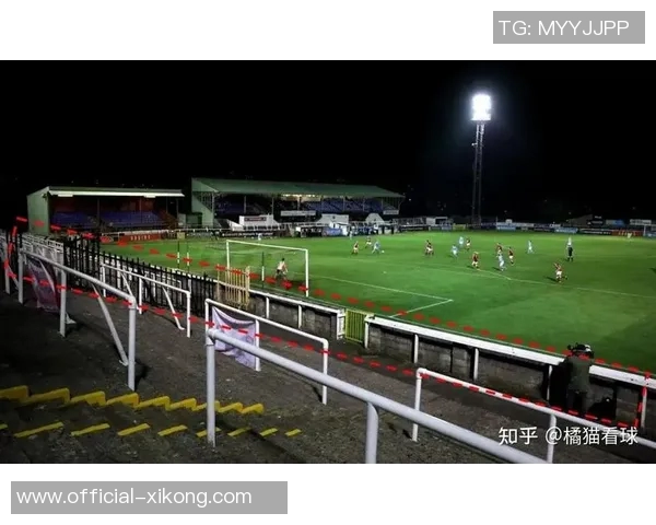 广西外援阿萨莫阿遭遇颈椎骨折意外撞坏场边LED广告牌引发关注