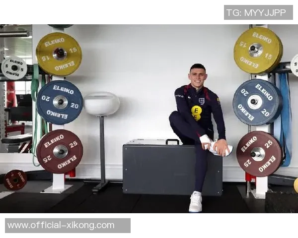 曼联小将谢伊莱西受邀英格兰队训练课展现潜力与成长