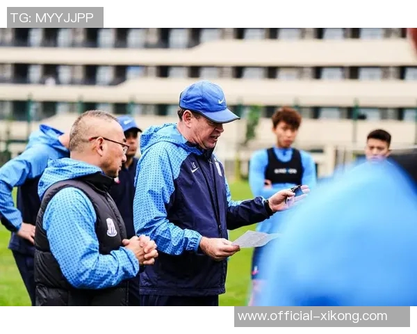 拉米罗首次公开带队训练分组对抗战术布局引关注