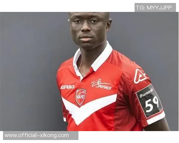 17岁塞内加尔中场达博试训曼联表现出色引发关注